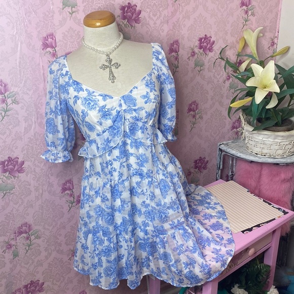 Trixxi Dresses & Skirts - 🌹 Trixxi 🌹 NWT Blue & White Floral Ruffle Babydoll Dress